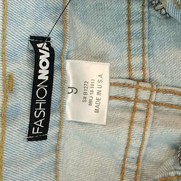 Fashion Nova "Leave You In The Dust Boyfriend Jeans" Light BlueWash Distressed 9 - Picture 2 of 8